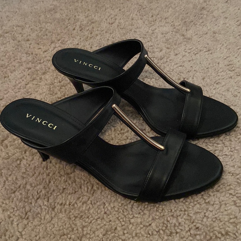 📸 NWOT Vincci Size 8 Faux Leather Heels with Gold Accent